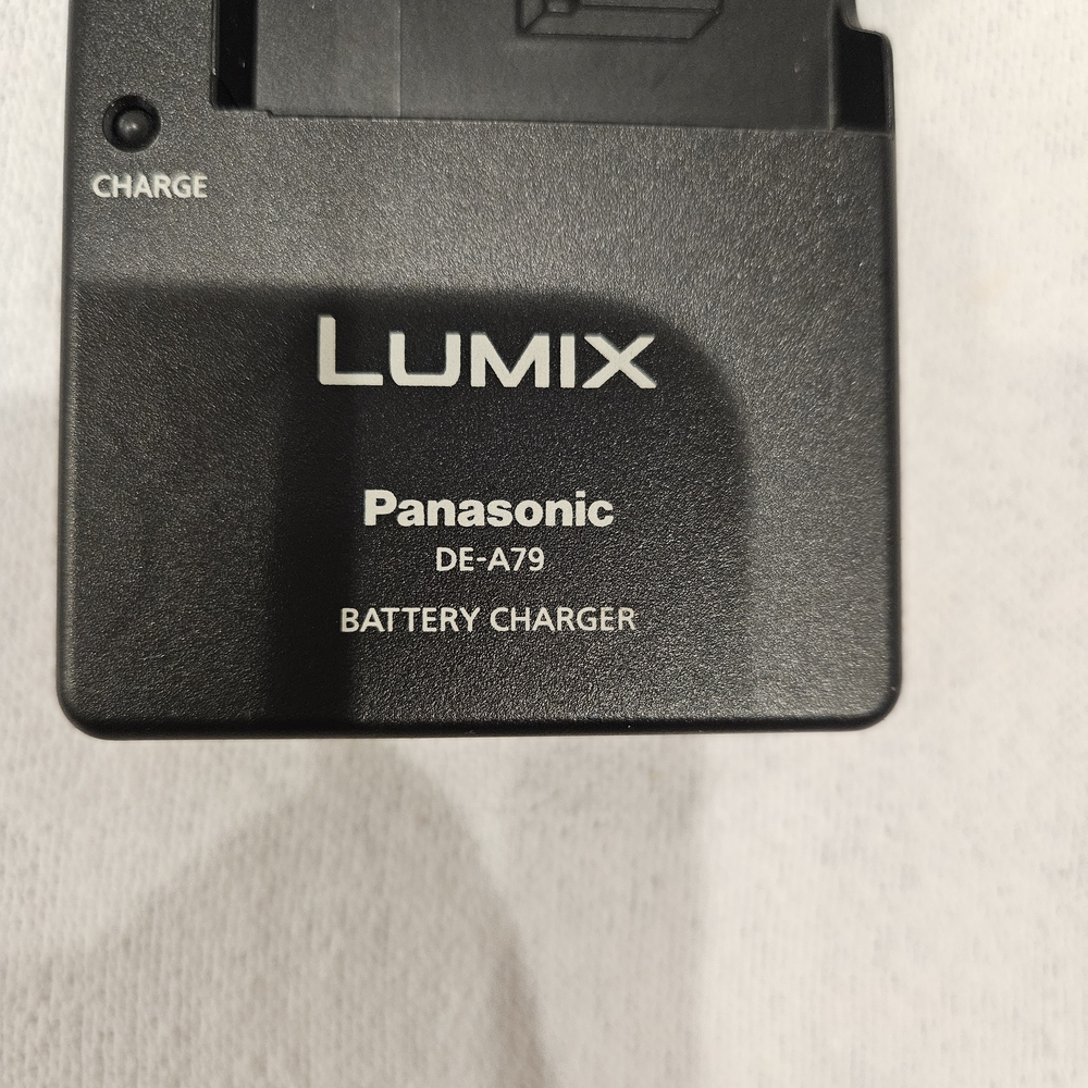 Panasonic Lumix DE-A79 Battery Charger - Picture 5 of 7